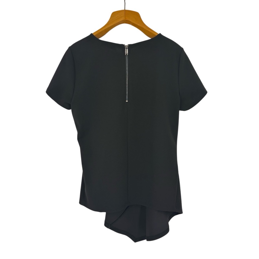 DKNY Black Asymmetrical Hem Short Sleeve Zipper Accent Top, Large - Picture 14 of 17